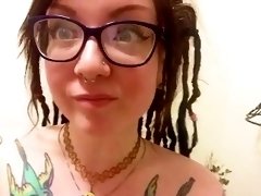 Babygirl_goth making a mess while pissing