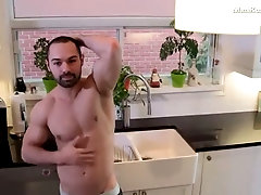 sexy muscled dude wanking in the kitchen